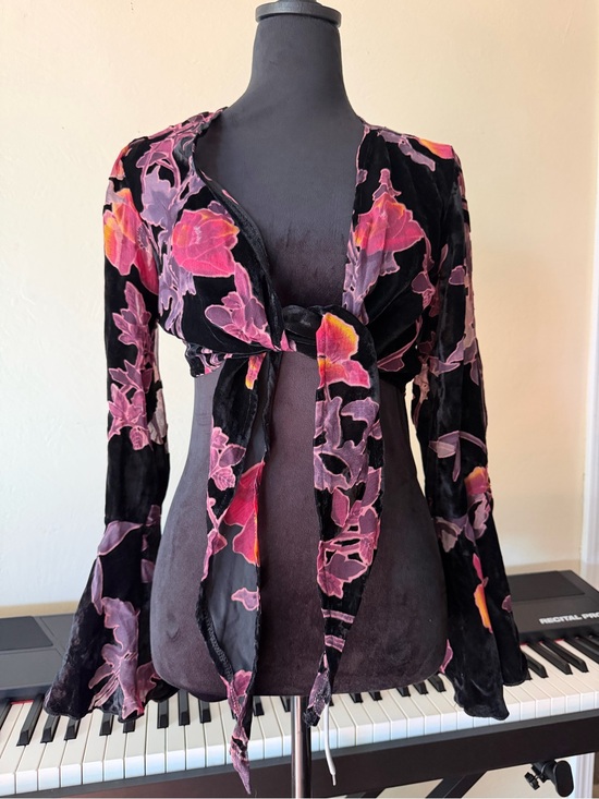 Raised by wild Tops - Tie front bolero bell sleeve velvet burnout size 8 practical magic style
